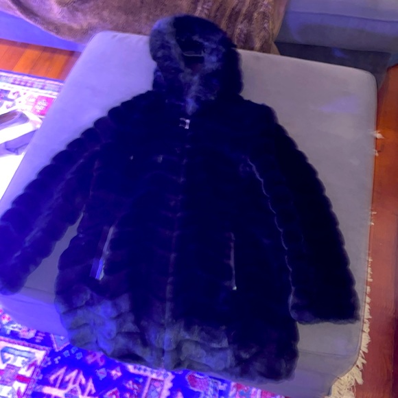 DKNY Miss Gallery Womens Hooded Heavyweight Faux Fur Coat with pockets. - Picture 3 of 6